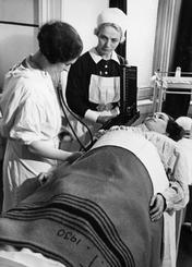 An expectant mother is examined by a female doctor. 1940