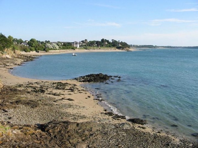 "Les champs et les plages de St Polignac nous paraissent delicieux". The beach at St Jacut de la Mer where Isobel English spent childhood years.