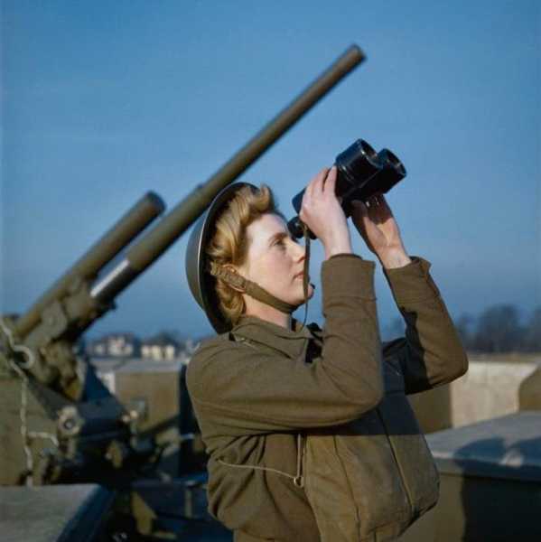 an ATS spotter at a an anti-aircraft gun site Dec '42