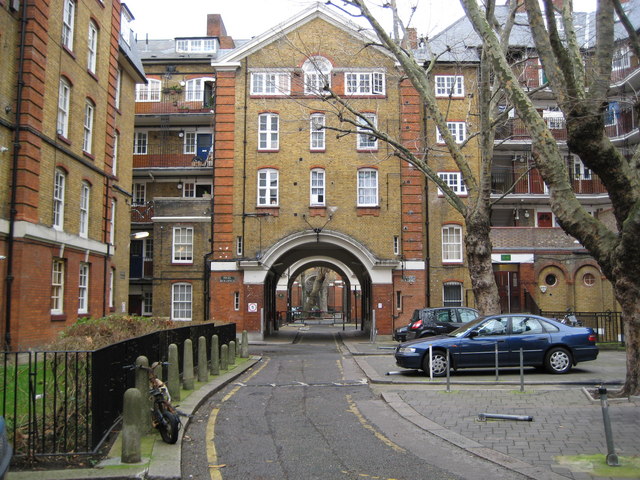 Holborn,_The_Bourne_Estate,_EC1_-_geograph.org.uk_-_667880