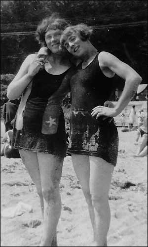 Iris Wilkinson with Gwen Hawthorn at Day's Bay, 1922.